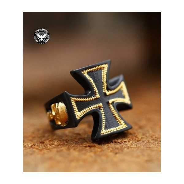 انگشتر صلیب و جمجمه