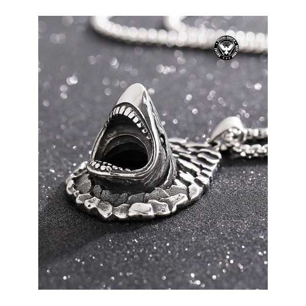 گردنبند بسیار خاص کوسه